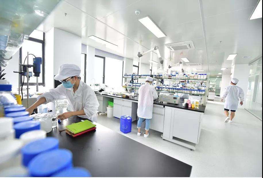 化妝品加工廠家的研發(fā)實(shí)驗(yàn)室 科技與美的交匯點(diǎn)