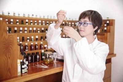 護(hù)手暖心，情暖“疫”線 化妝品研發(fā)為醫(yī)護(hù)人員辦實(shí)事